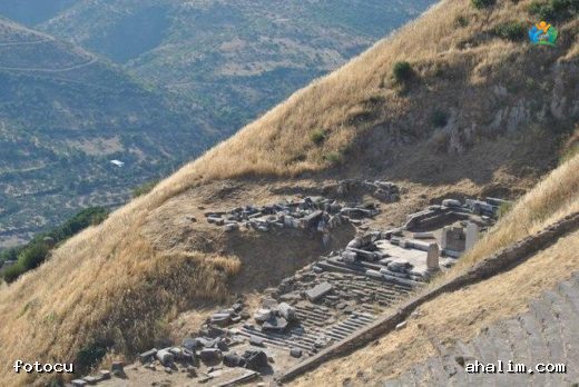 Antik Dünyanın Bilgi Hazinesi: Bergama Kütüphanesi — cover