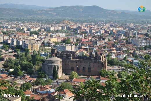 Bergama'nın Kızıl Kalbi: Pergamum'un Dev Tapınağı Kızıl Avlu — cover