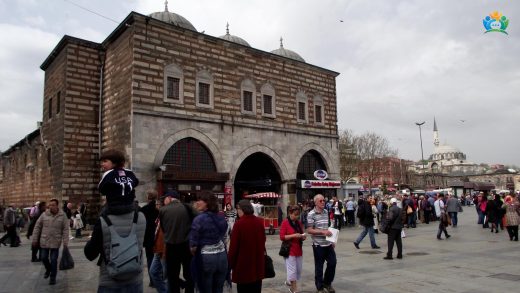 Binbir Kokulu Tarih: İstanbul'un Kalbinde Mısır Çarşısı — inline image