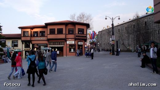 Bursa'nın Saklı İncisi: Apolyont Hanı'nın Ticaret Kokan Asırlık Hikayesi — cover