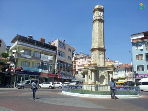 Geçmişten Günümüze Zamanın Şahidi: Manisa Demirci Saat Kulesi — inline image