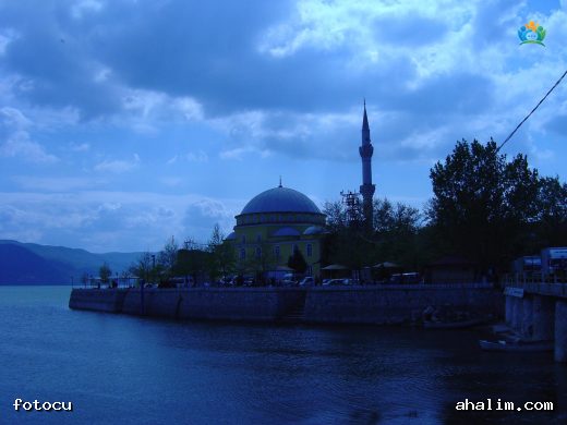Gölyazı Beldesi: Tarihi, Doğal Güzellikleri ve Leylekler — cover