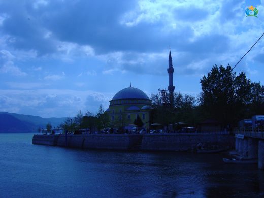 Gölyazı Beldesi: Tarihi, Doğal Güzellikleri ve Leylekler — inline image