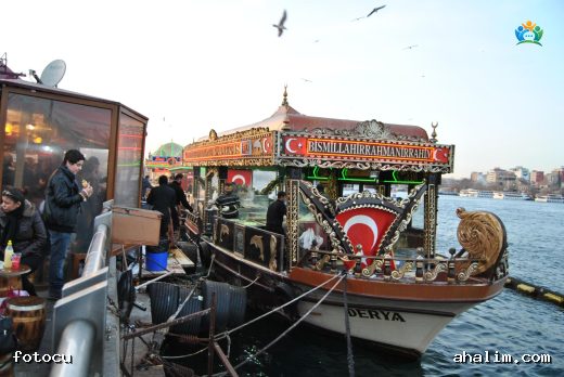 İstanbul'un Lezzet İkonu: Eminönü Balık Ekmek Kayıkçıları — cover