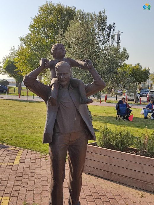 İzmir'in Kalbinde Yeşil Bir Vaha: Ahmet Taner Kışlalı Parkı — inline image