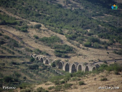 Zamana Meydan Okuyan Kanallar: Antik Bergama Su Kemerleri'nin Sessiz Tanıklığı — cover